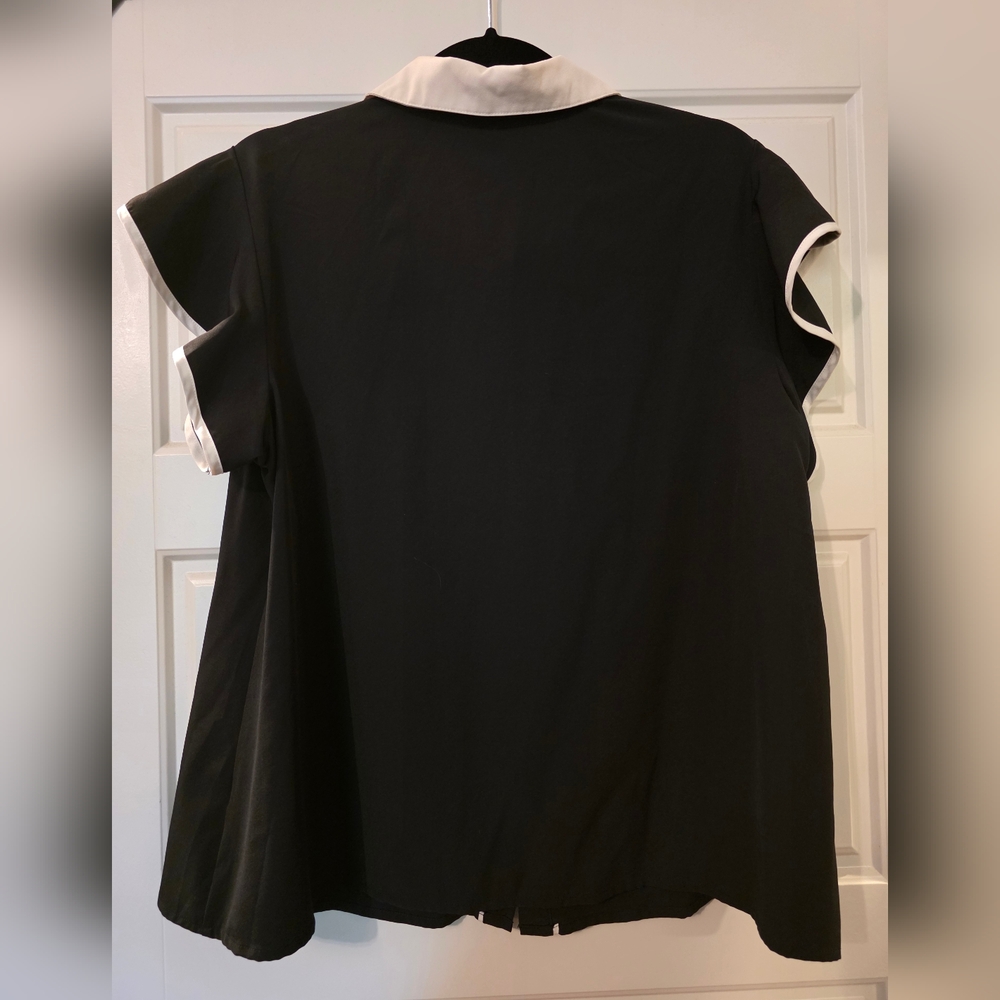 SHIEN Curve Button Up With Flowy Sleeves - Picture 4 of 5